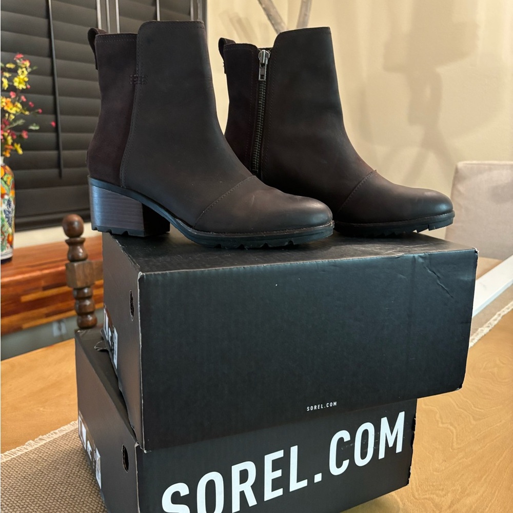 Sorel Women’s Cate Bootie Blackened Brown Leather Suede booties.